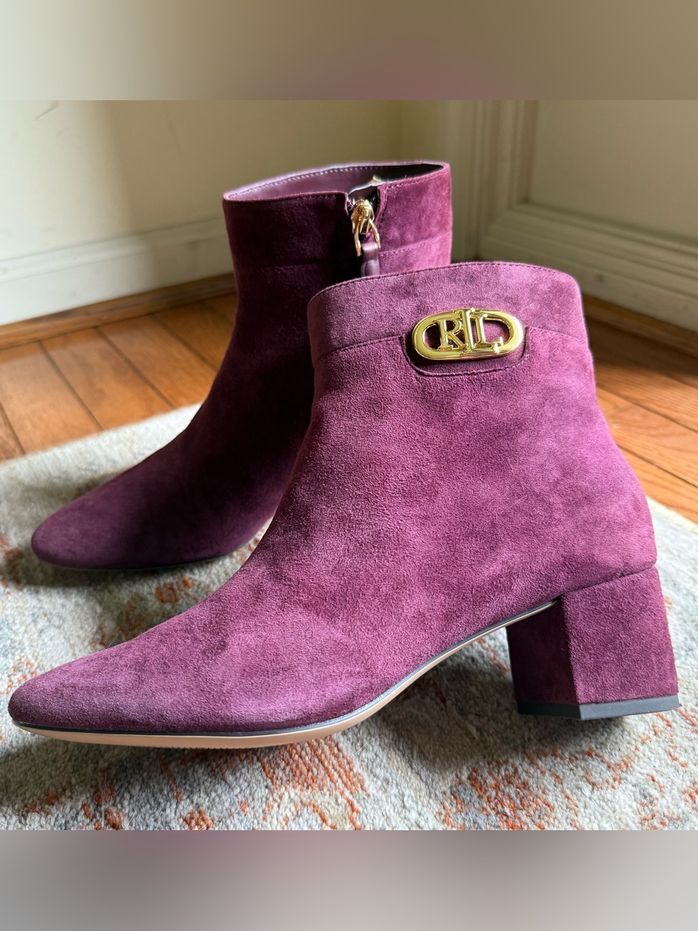 Ralph Lauren Wynne Burgundy Suede Ankle Boots Gold Hardware Logo Size 8